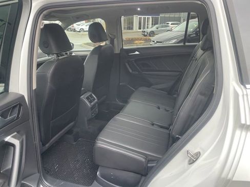 Certified 2024 Volkswagen Tiguan SE w/ Panoramic Sunroof Package image 8