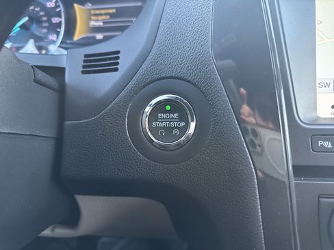 Used 2018 Ford Explorer XLT w/ Equipment Group 202A image 23