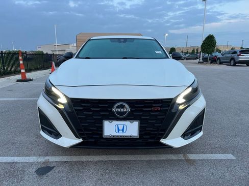 Used 2023 Nissan Altima 2.5 SR FWD image 2