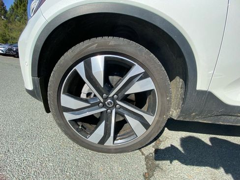 Used 2024 Volvo XC40 B5 Ultimate w/ Protection Package Premier image 27