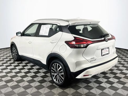 Used 2022 Nissan Kicks SV FWD image 6