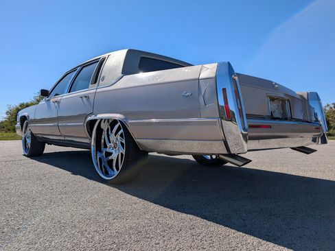 Used 1990 Cadillac Brougham image 33