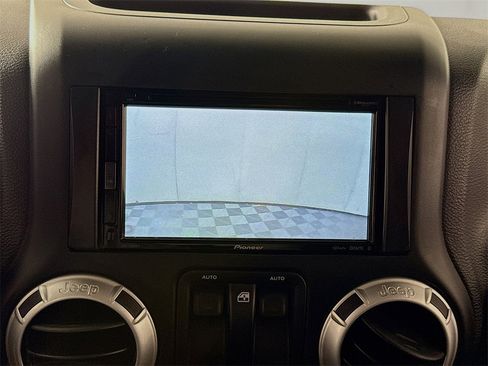 Used 2015 Jeep Wrangler Sahara w/ Connectivity Group image 12