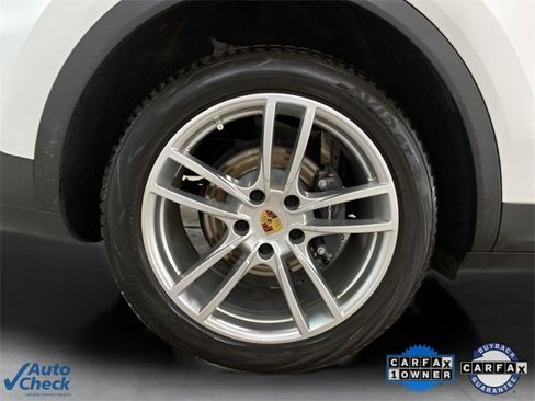 Used 2022 Porsche Cayenne w/ Premium Package image 25