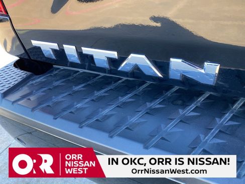 Used 2024 Nissan Titan SV w/ SV Convenience Package image 10
