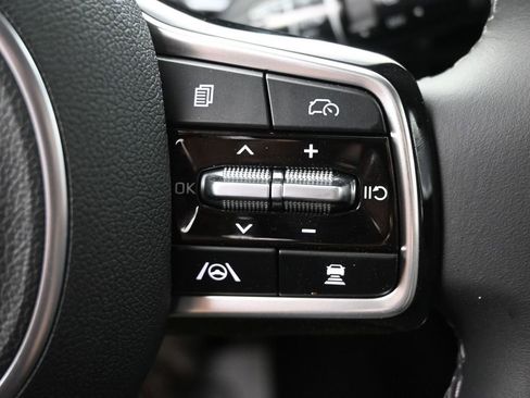 Used 2025 Kia Sorento SX image 14