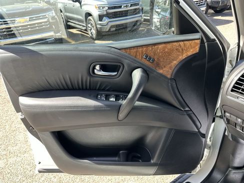 Used 2023 Nissan Armada SL w/ Captain's Chairs Package image 31