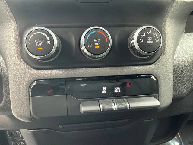 Used 2022 RAM 1500 Big Horn AWD/4WD image 33