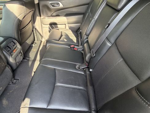 Used 2017 Nissan Pathfinder Platinum AWD/4WD image 31