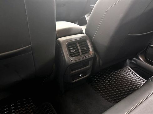 Used 2022 Volkswagen Taos SE FWD image 13