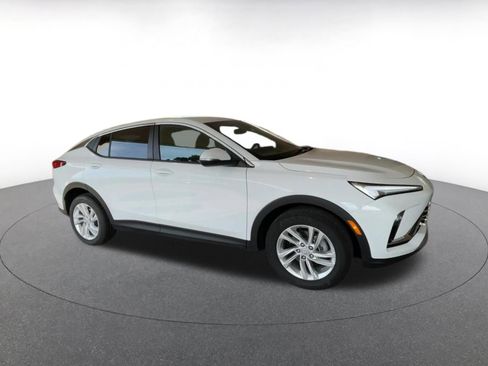 Used 2025 Buick Envista Preferred image 2