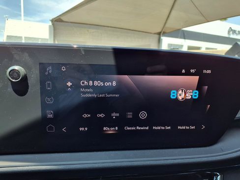 Used 2025 Buick Envista Sport Touring w/ Convenience I Package FWD image 21