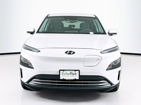 Used 2023 Hyundai Kona SE image 2