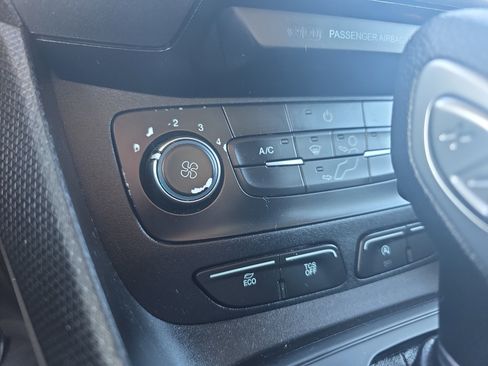 Used 2019 Ford Transit Connect XL image 38