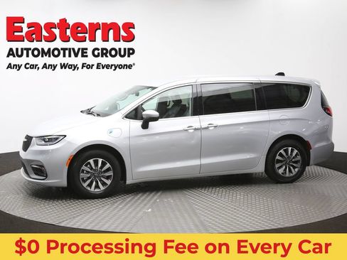 Used 2023 Chrysler Pacifica Touring-L FWD image 60