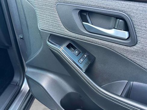 Used 2022 Nissan Rogue SV image 18