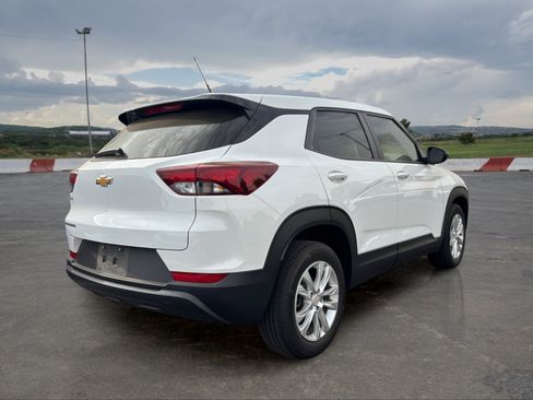 Used 2023 Chevrolet TrailBlazer LS FWD image 3