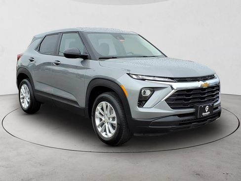 Used 2026 Chevrolet TrailBlazer LS w/ LS Convenience Package AWD/4WD image 3