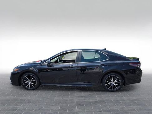 Used 2024 Toyota Camry SE FWD image 4