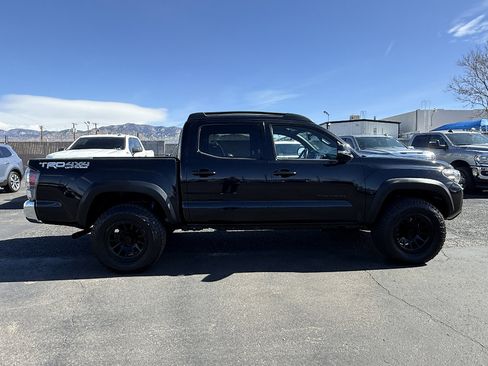 Used 2021 Toyota Tacoma TRD Off-Road AWD/4WD image 4