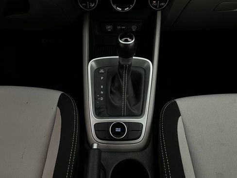 Used 2025 Hyundai Venue SEL image 14