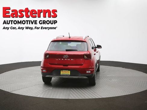 Used 2023 Hyundai Venue Limited FWD image 38