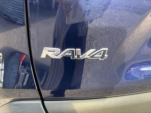 Used 2025 Toyota RAV4 XLE w/ Convenience Package FWD image 31