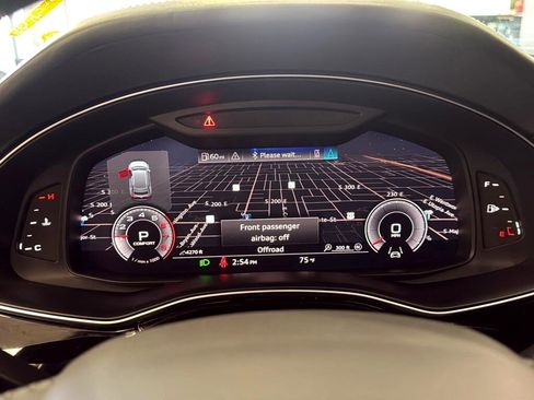 Used 2019 Audi Q8 Prestige image 8