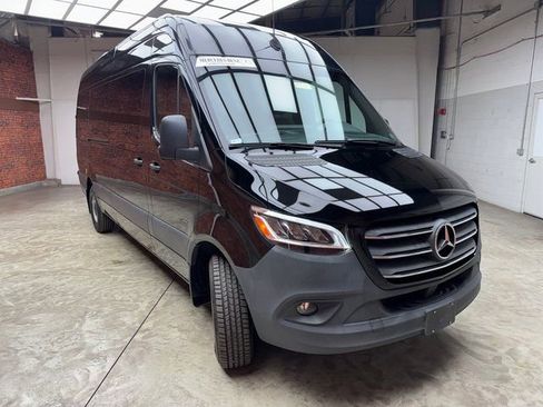 Used 2023 Mercedes-Benz Sprinter 2500 image 9