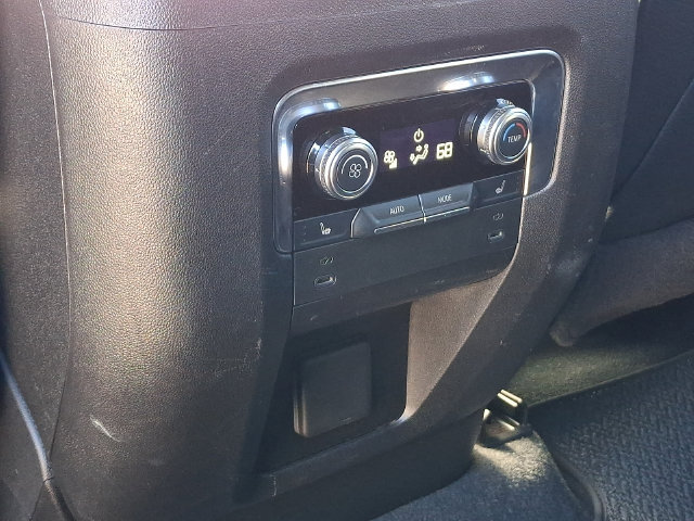 Used 2025 GMC Yukon XL Denali AWD/4WD image 17