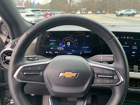 Used 2025 Chevrolet Equinox LT w/ Convenience Package II image 19