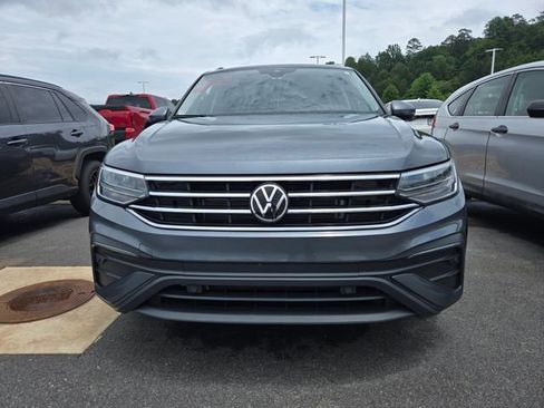 Used 2024 Volkswagen Tiguan SE FWD image 2