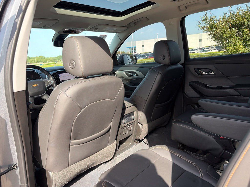 Used 2021 Chevrolet Traverse LT w/ LT Premium Package AWD/4WD image 44