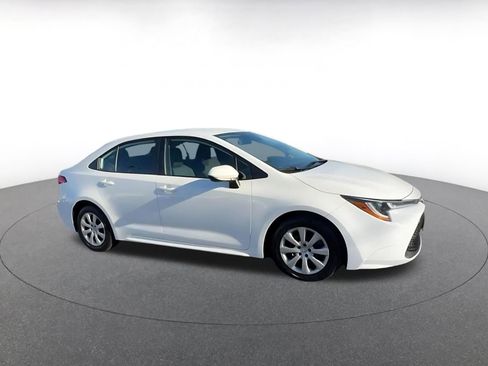 Used 2021 Toyota Corolla LE w/ Carpet Mat Package (TMS) image 2