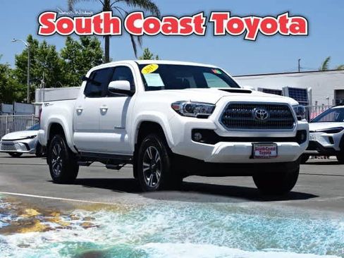 Used 2017 Toyota Tacoma TRD Sport RWD image 1