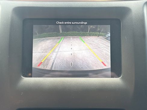 Used 2019 Jeep Cherokee Latitude Plus w/ Comfort/Convenience Group AWD/4WD image 27