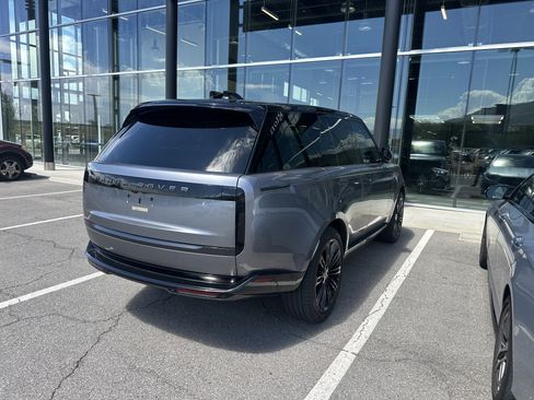 Used 2024 Land Rover Range Rover SE AWD/4WD image 5