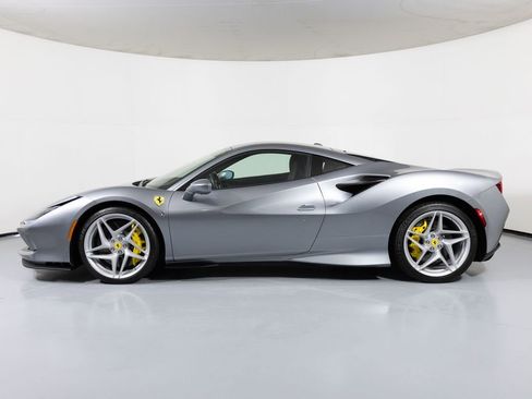 Used 2021 Ferrari F8 Tributo image 3