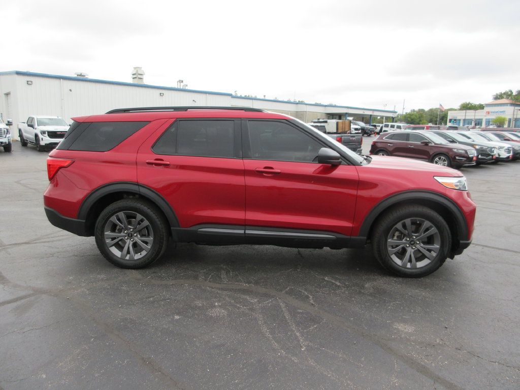 Used 2021 Ford Explorer XLT w/ Equipment Group 202A AWD/4WD image 4
