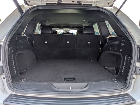 Used 2019 Jeep Grand Cherokee Altitude AWD/4WD image 23