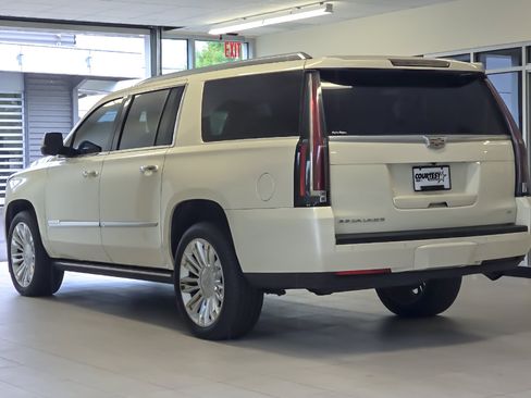 Used 2015 Cadillac Escalade ESV Platinum AWD/4WD image 6