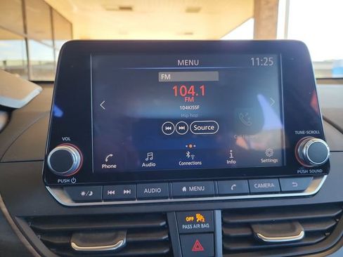 Used 2024 Nissan Altima 2.5 SV image 22