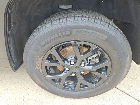Used 2025 Jeep Grand Cherokee Altitude AWD/4WD image 25