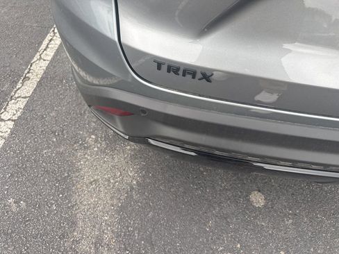 Used 2024 Chevrolet Trax RS w/ Sunroof Package FWD image 8