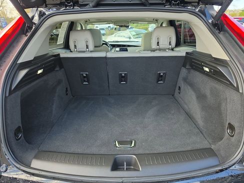 Certified 2021 Cadillac XT4 Luxury w/ Cold Weather Package image 28