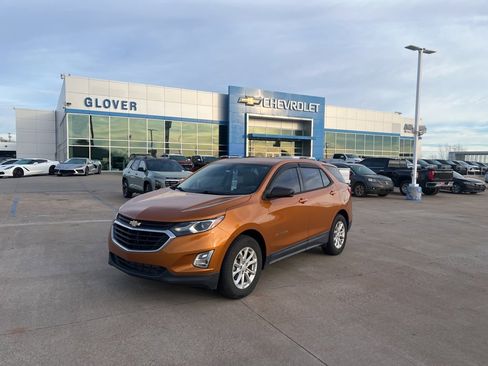 Used 2018 Chevrolet Equinox LS image 1