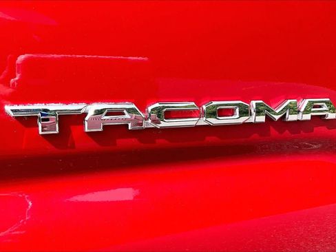Used 2017 Toyota Tacoma SR5 AWD/4WD image 33
