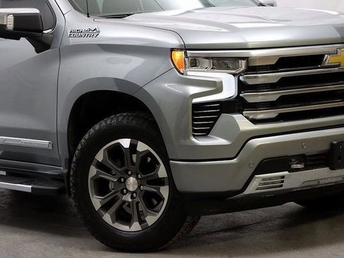 Used 2024 Chevrolet Silverado 1500 High Country w/ Technology Package AWD/4WD image 3