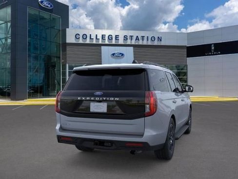 New 2025 Ford Expedition Active image 8