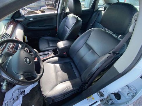 Used 2010 Chevrolet Impala LT w/ Luxury Edition Package FWD image 6